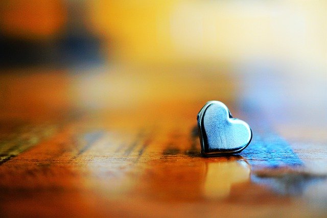 Heart Wood Love Symbol Romance  - Kranich17 / Pixabay