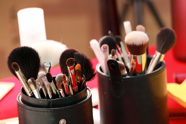 Makeup Cosmetics Brush Girl  - Sky_Mane / Pixabay